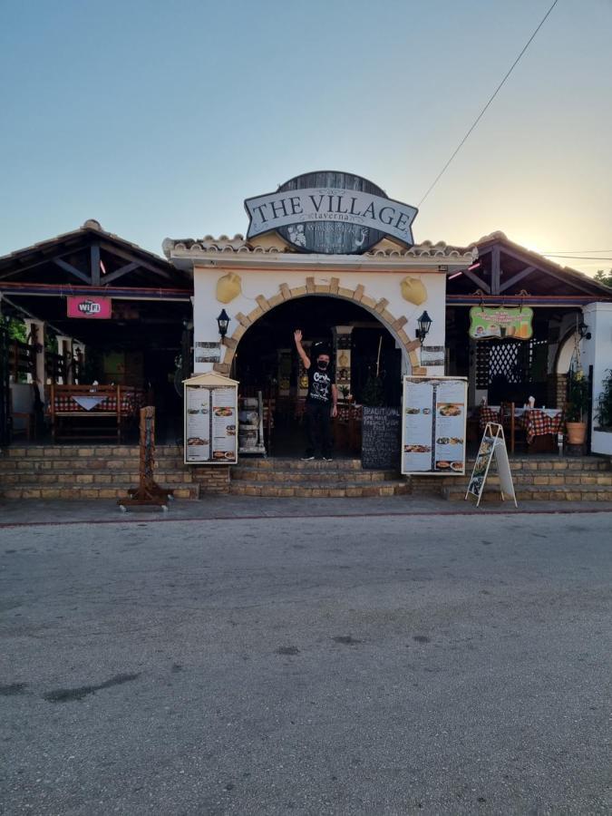Irene Studios Kavos Luaran gambar